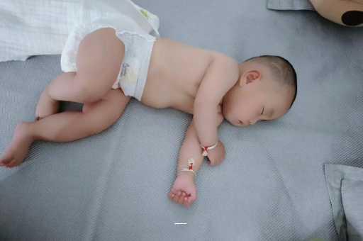 阿坝4个月宝宝特点